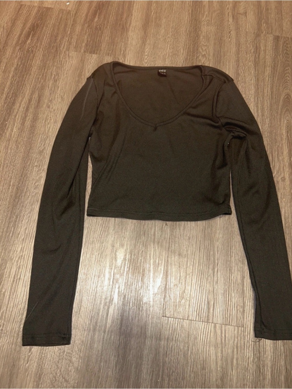 SHEIN Black V-Neck Long-Sleeve Crop Top